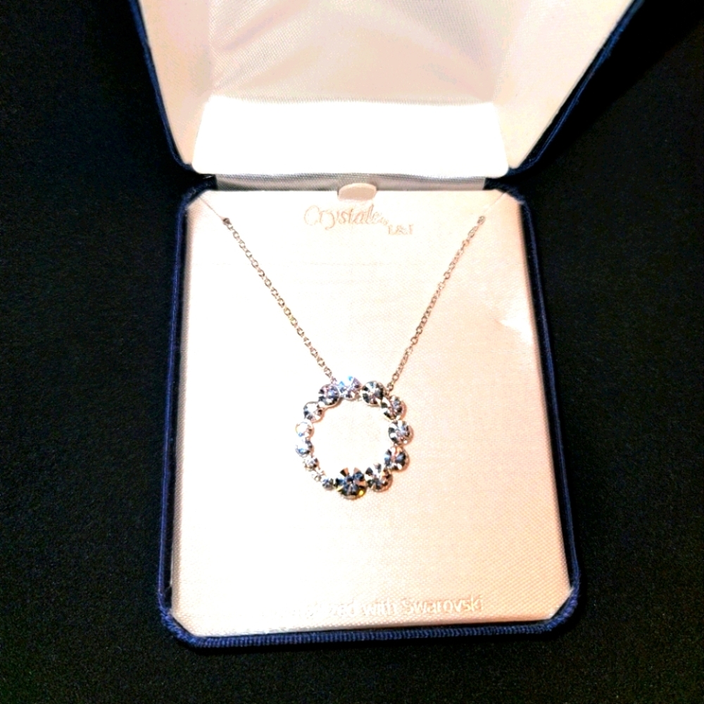 Crystale circular stones necklace